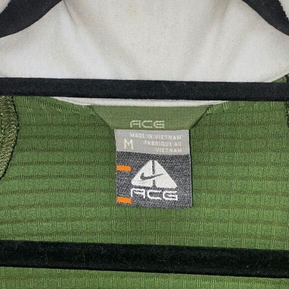 Nike ACG Wm’s Sz Med Green Lightweight Full Zip Fitted Athletic Jacket - Picture 5 of 5